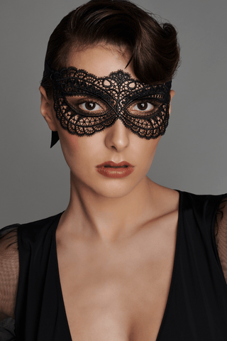 Maison Close Le Ravissant Guipure Lace Mask in Black