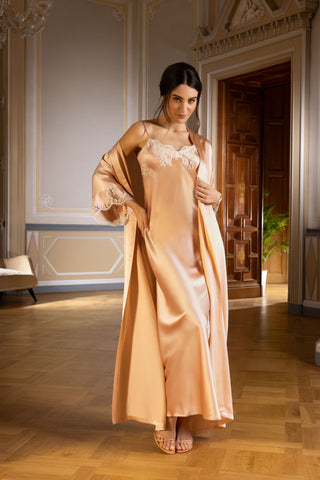 Splendeur Soie Long Nightdress in Peach