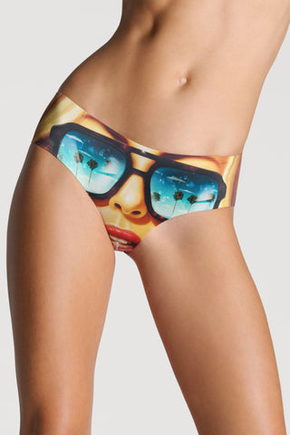 SCANDALE Comic Strip Beach Hipster